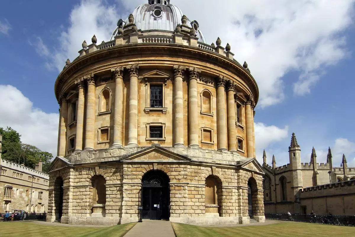 The Radcliffe Camera against a blue sky 